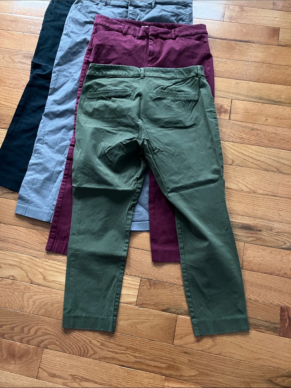 Old Navy - Bundle of 4 Women’s High Rise Pixie Pants - 14 - Picture 3 of 11